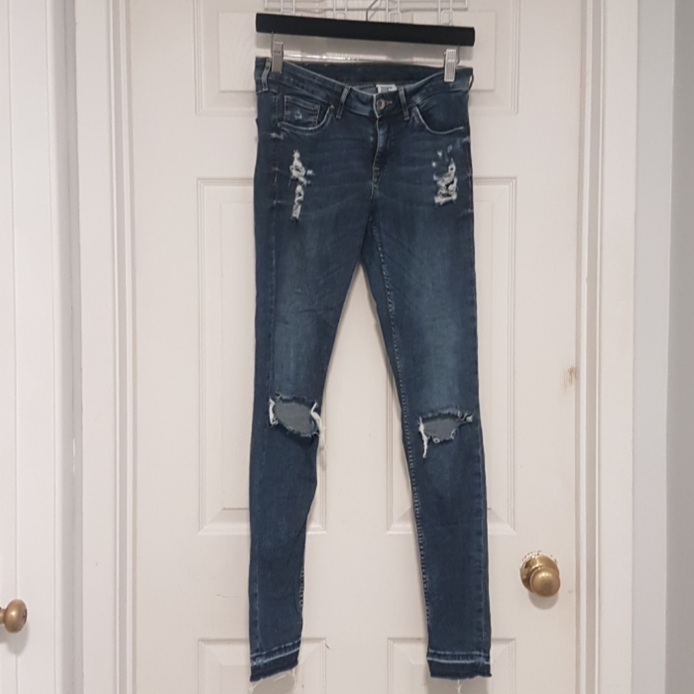 H&M distressed skinny jeans